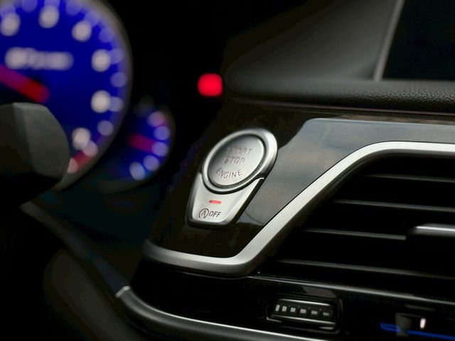 BMW寶馬 740LI  第9張相片