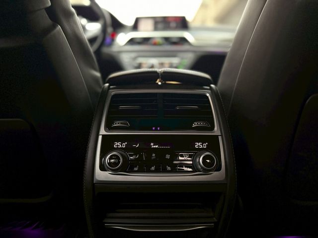 BMW寶馬 740LI  第11張相片