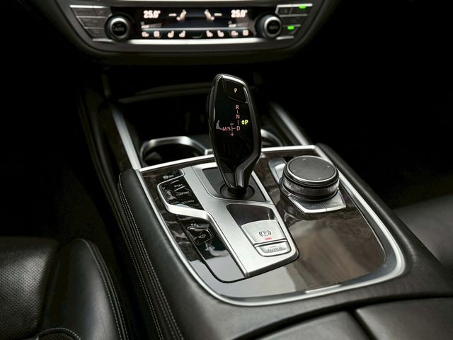 BMW寶馬 740LI  第15張相片