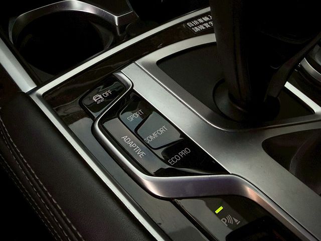 BMW寶馬 740LI  第16張相片