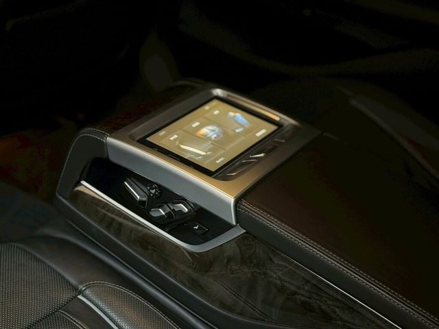 BMW寶馬 740LI  第17張相片