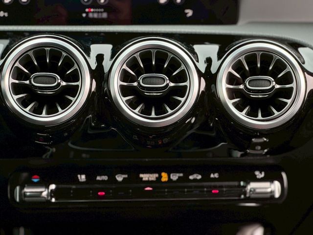 M-BENZ賓士 A180  第13張相片