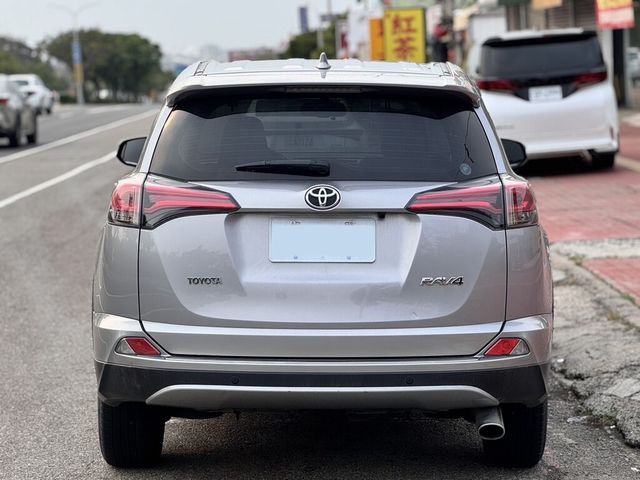 TOYOTA豐田 RAV4  第3張相片