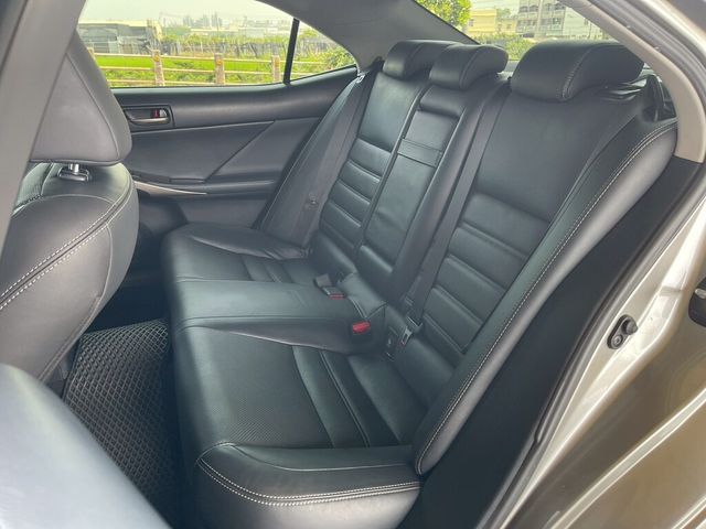 LEXUS凌志 IS 300  第18張相片