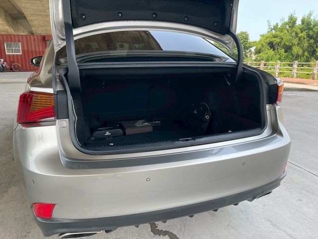 LEXUS凌志 IS 300  第19張相片