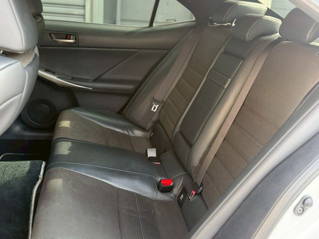 LEXUS凌志 IS 300  第19張相片