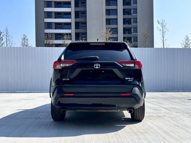 TOYOTA豐田 RAV4  第3張相片