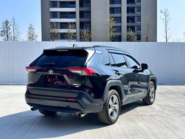 TOYOTA豐田 RAV4  第4張相片