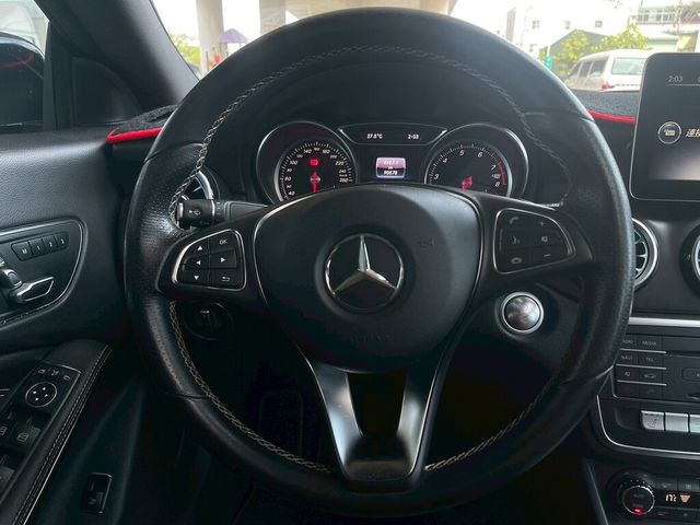 M-BENZ賓士 CLA250  第8張相片