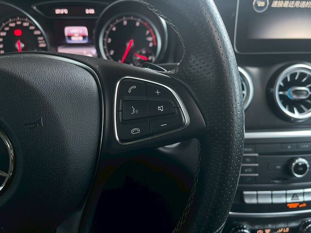M-BENZ賓士 CLA250  第9張相片