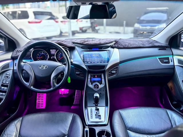HYUNDAI現代 ELANTRA  第5張相片