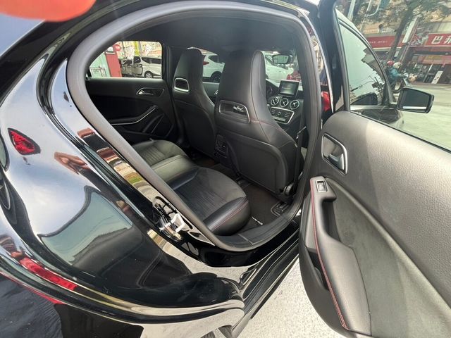 M-BENZ賓士 A180  第3張相片