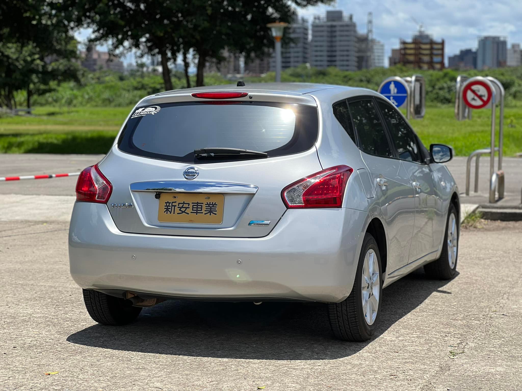 實車實價 2013 TIIDA 豪華版 一手車 保證實價18.8萬  第3張相片