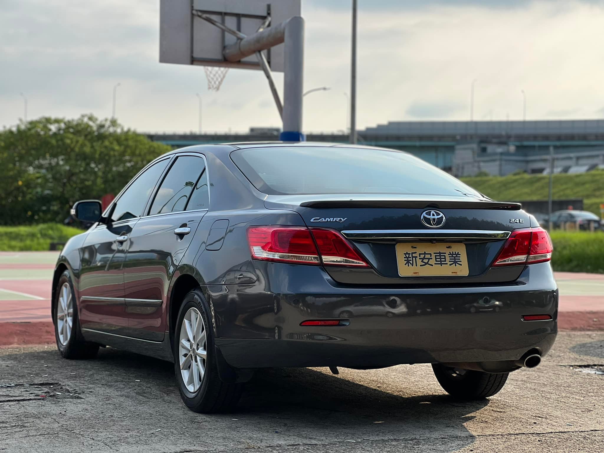 2010 TOYOTA CAMRY 2.4E版  第3張相片