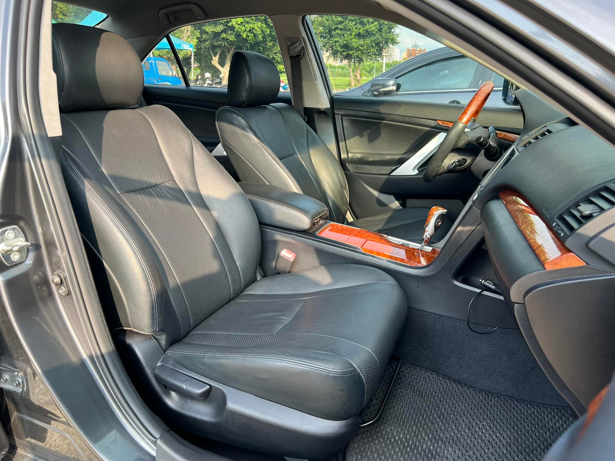 2010 TOYOTA CAMRY 2.4E版  第5張相片