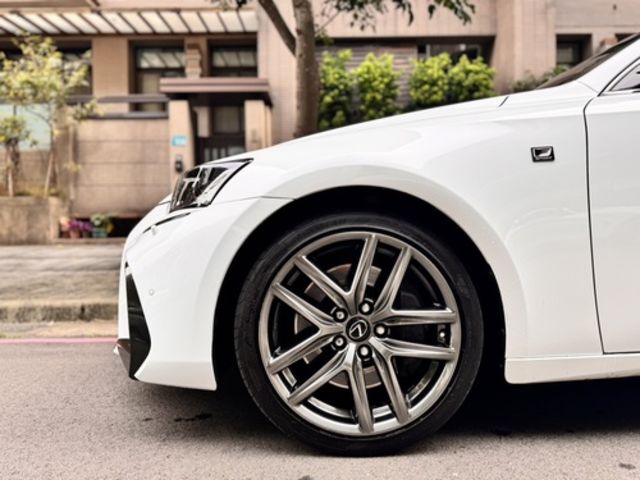 LEXUS凌志 IS200T  第4張相片