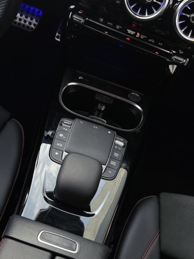 M-BENZ賓士 A180  第8張相片