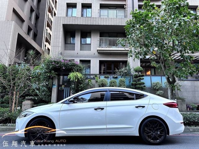 HYUNDAI現代 ELANTRA  第3張相片