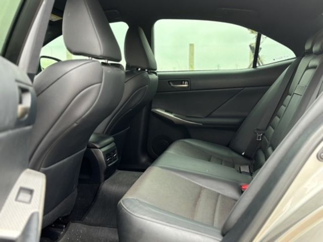 LEXUS凌志 IS200T  第3張相片