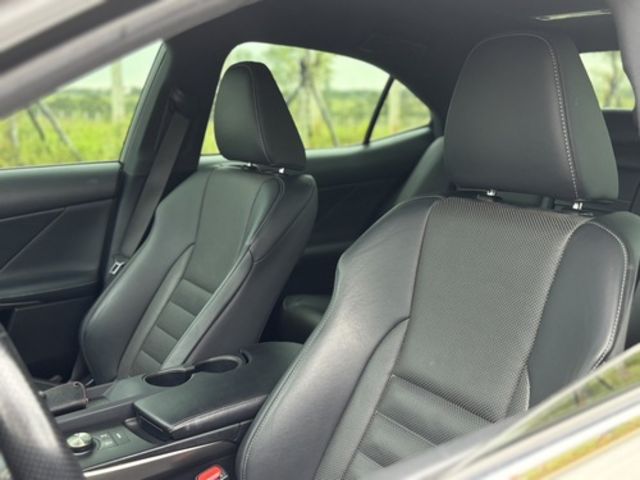 LEXUS凌志 IS200T  第5張相片
