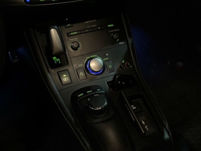 LEXUS凌志 CT200H  第6張相片