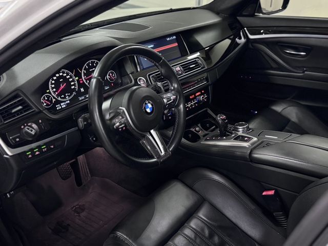BMW寶馬 M5  第6張相片