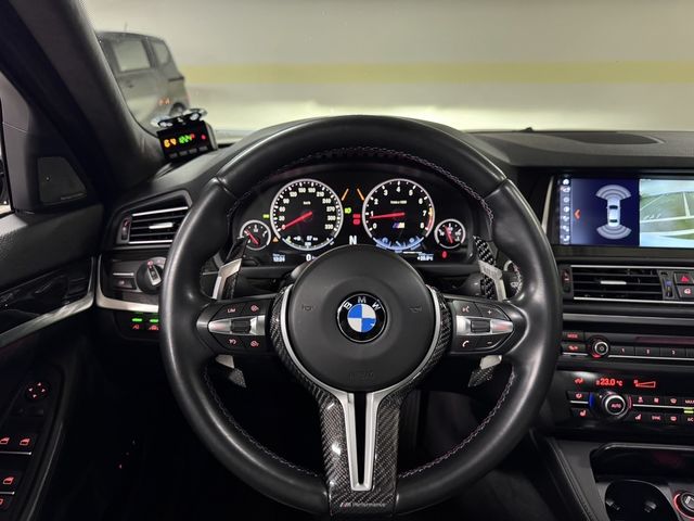 BMW寶馬 M5  第8張相片