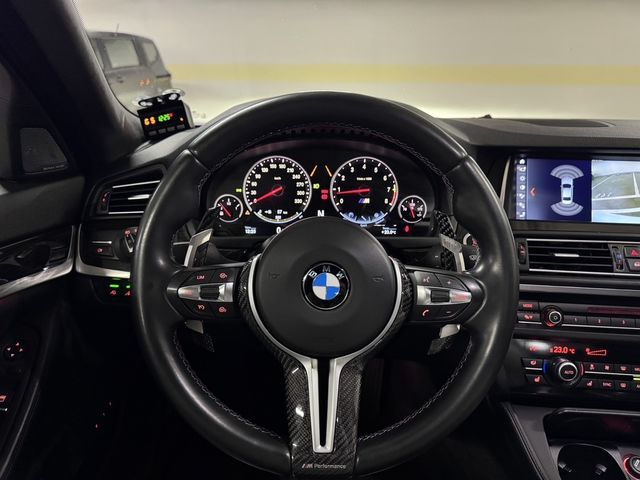 BMW寶馬 M5  第13張相片