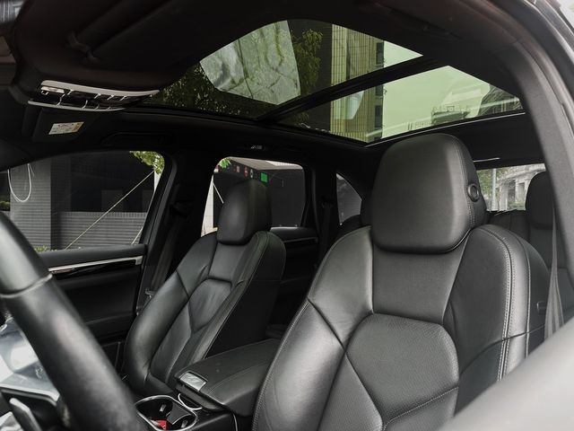 PORSCHE保時捷 CAYENNE  第10張相片
