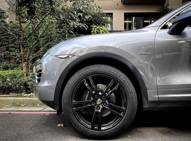PORSCHE保時捷 CAYENNE  第4張相片