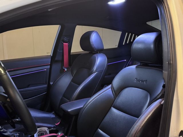 HYUNDAI現代 ELANTRA  第5張相片