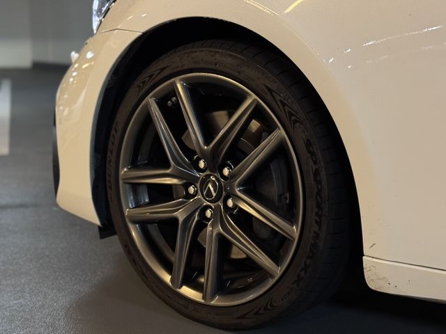 LEXUS凌志 IS200T  第3張相片