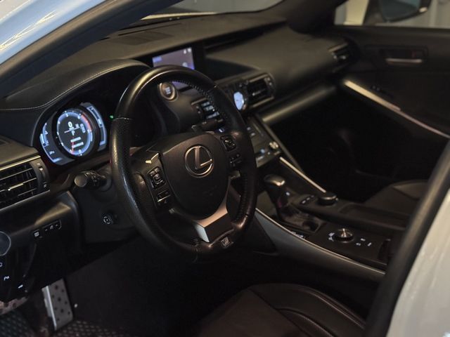 LEXUS凌志 IS200T  第4張相片