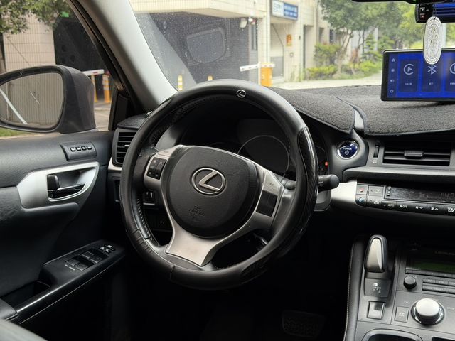 LEXUS凌志 CT200H  第4張相片