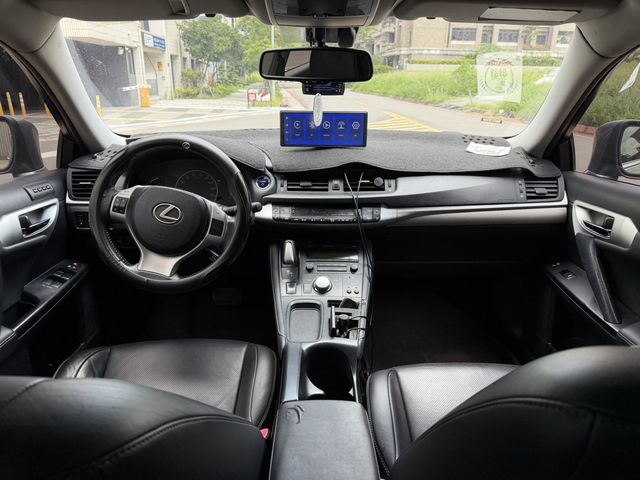 LEXUS凌志 CT200H  第6張相片