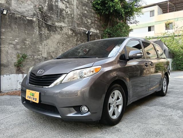 TOYOTA豐田 SIENNA  第1張相片