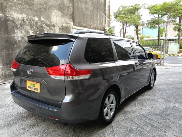 TOYOTA豐田 SIENNA  第5張相片