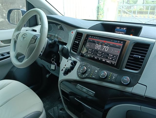 TOYOTA豐田 SIENNA  第8張相片