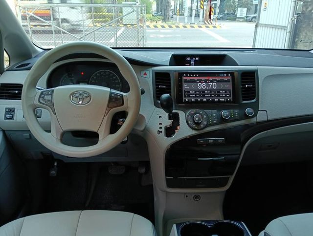 TOYOTA豐田 SIENNA  第9張相片