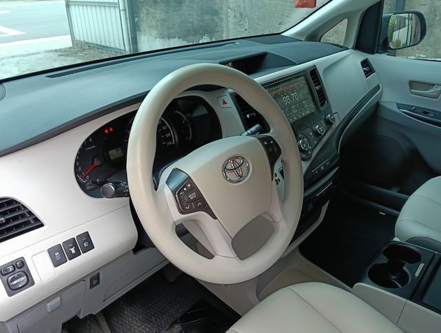 TOYOTA豐田 SIENNA  第10張相片