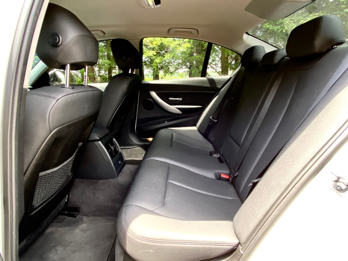 2014 BMW 318D F30型 總代理  第8張相片