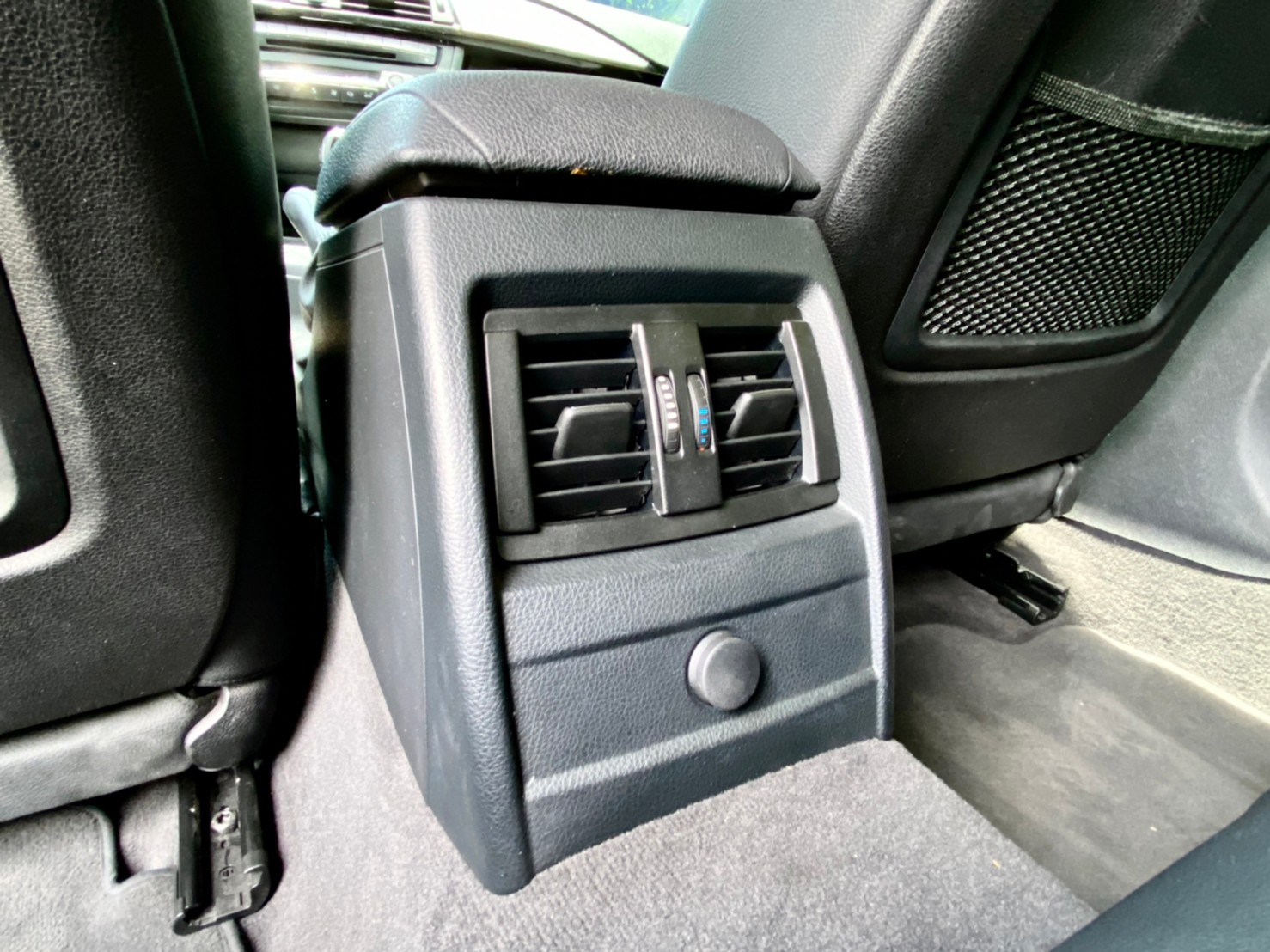 2014 BMW 318D F30型 總代理  第9張相片
