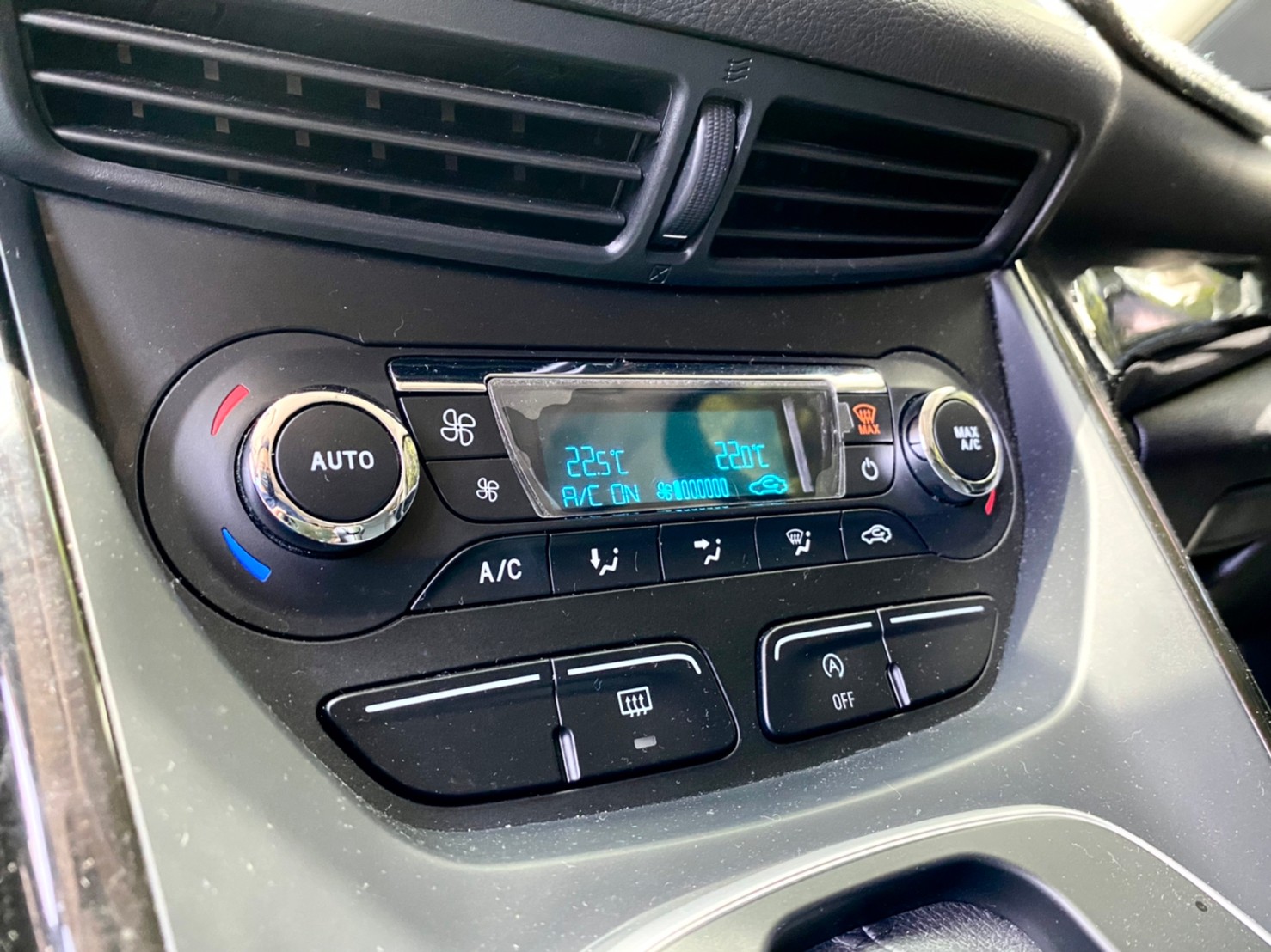 2015 FORD KUGA 1.6 時尚頂配  第18張相片