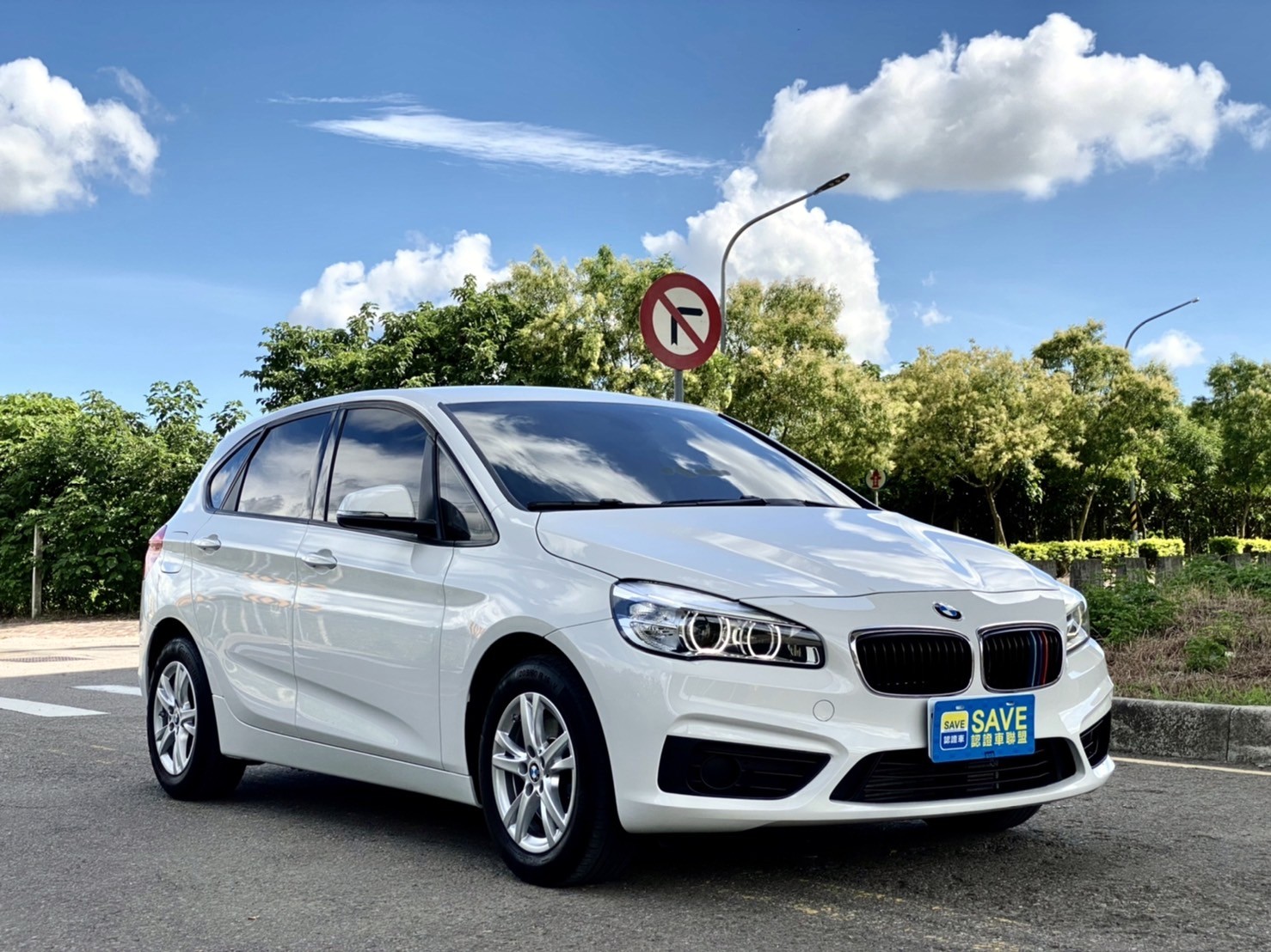 2015年 BMW 218i 總代理 女用車  第1張相片