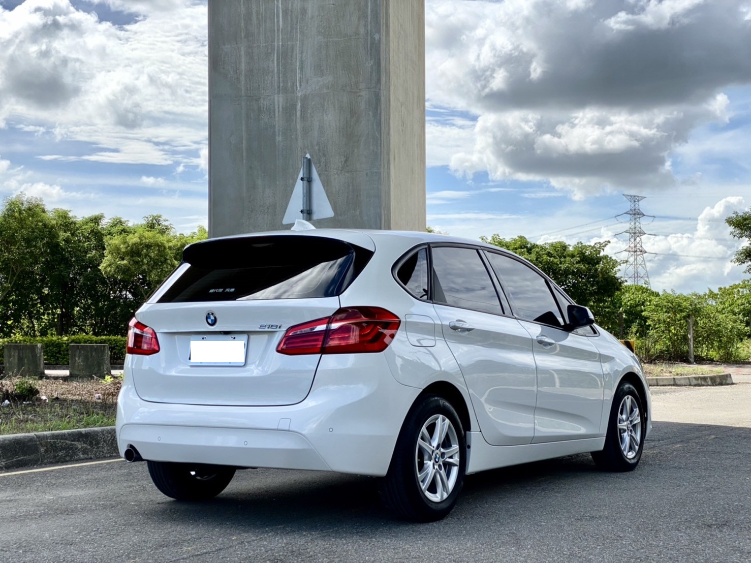 2015年 BMW 218i 總代理 女用車  第5張相片