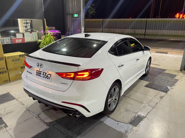 HYUNDAI現代 ELANTRA  第3張相片
