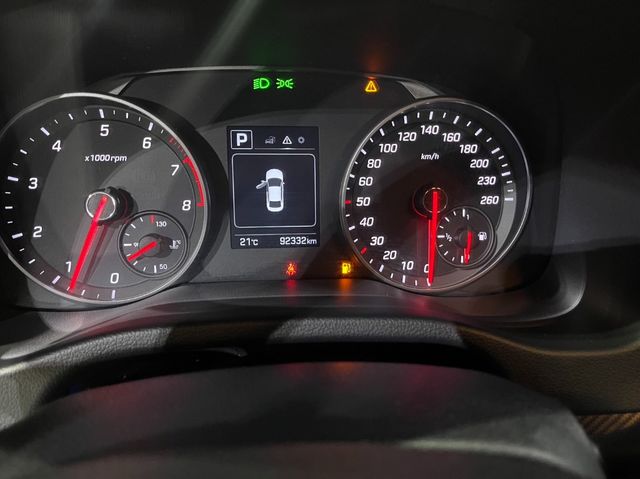 HYUNDAI現代 ELANTRA  第5張相片