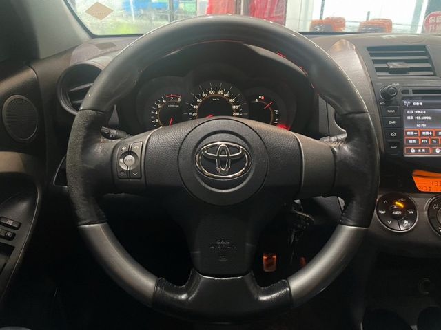 2011 TOYOTA RAV4 黑 原版件 愛上山愛下海愛帶家人出遊  好爸爸休旅車首選 這台真的很漂亮  第9張相片
