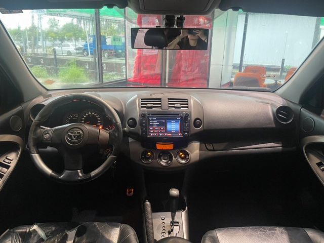 2011 TOYOTA RAV4 黑 原版件 愛上山愛下海愛帶家人出遊  好爸爸休旅車首選 這台真的很漂亮  第10張相片