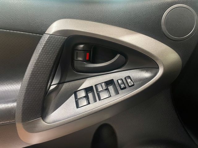 2011 TOYOTA RAV4 黑 原版件 愛上山愛下海愛帶家人出遊  好爸爸休旅車首選 這台真的很漂亮  第11張相片